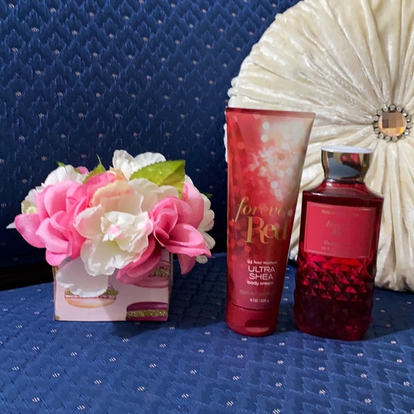 Bath & Body Works Other - ❤️BATH & BODY WORKS SET. . . FOREVER RED SCENT